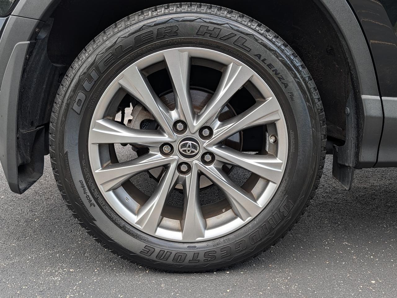 Toyota RAV4 Limited AWD 2017