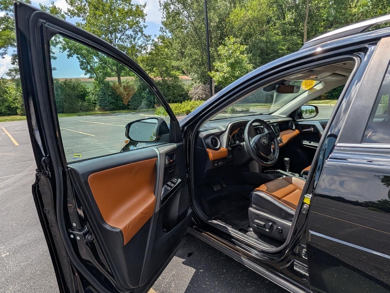 Toyota RAV4 Limited AWD 2017