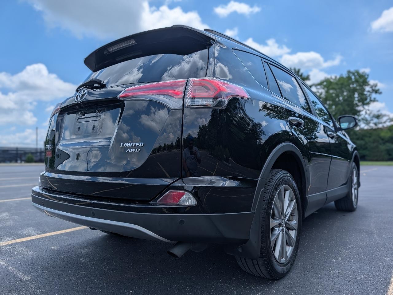 Toyota RAV4 Limited AWD 2017