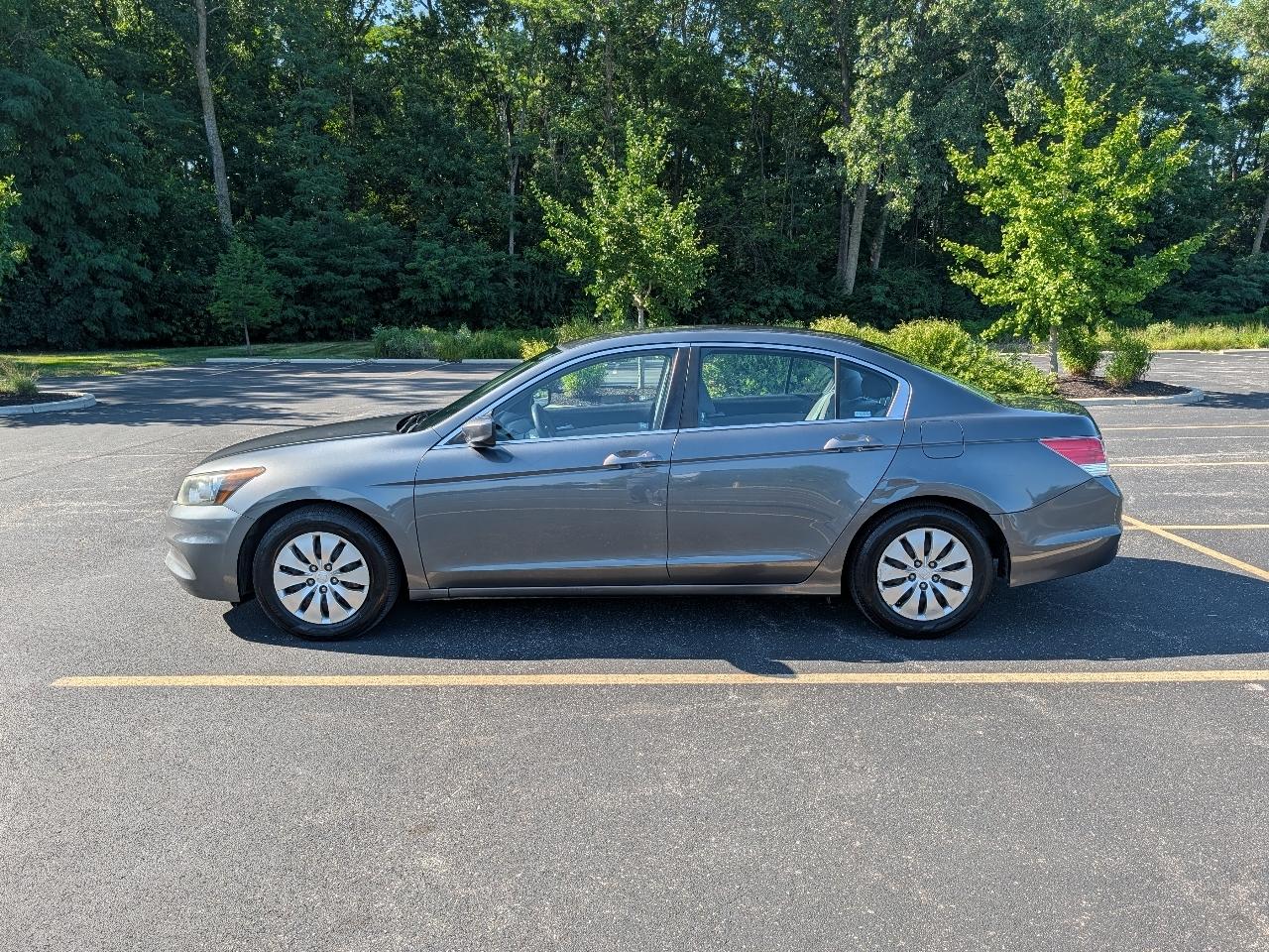 Honda Accord LX sedan AT 2012