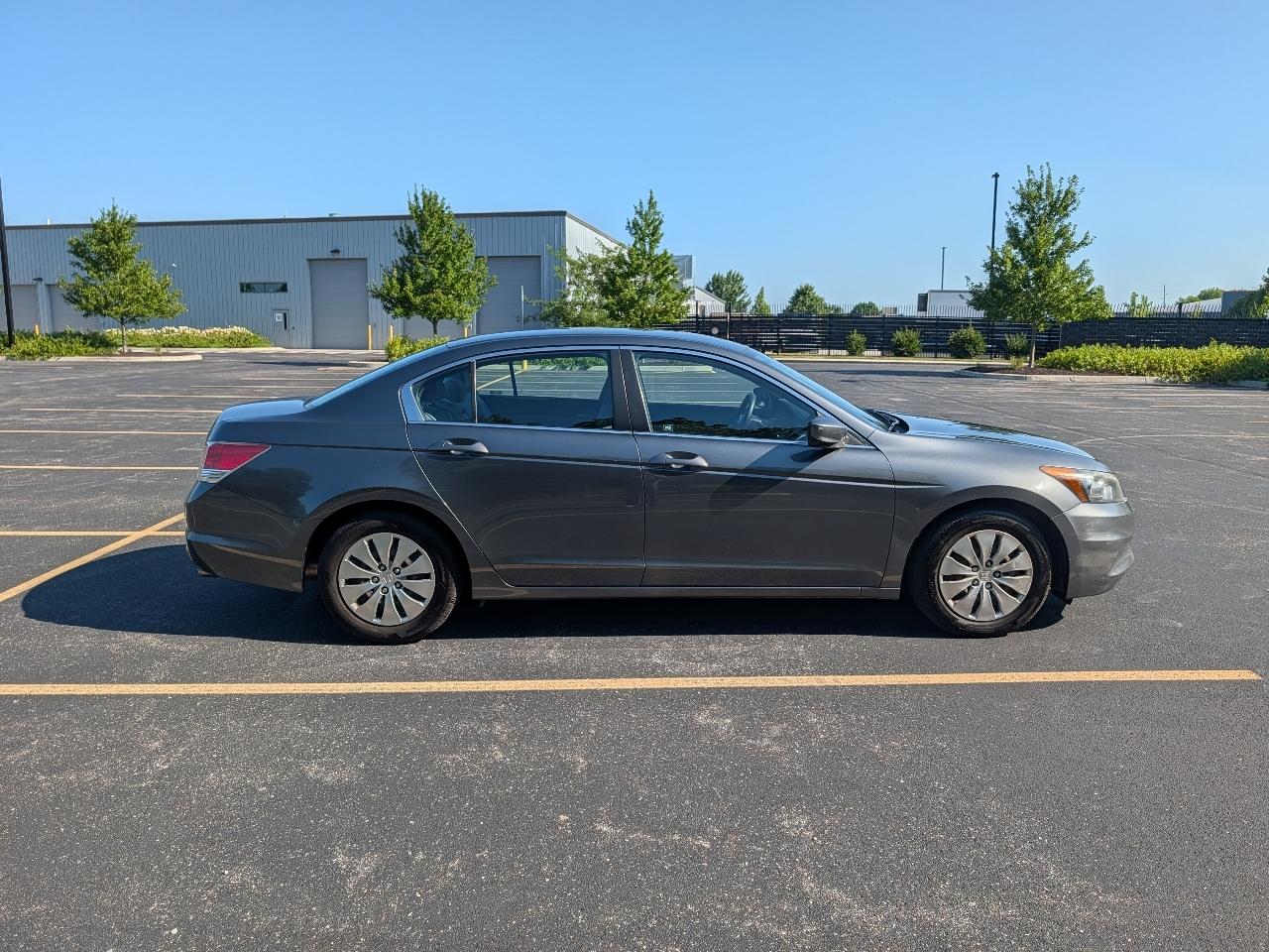 Honda Accord LX sedan AT 2012