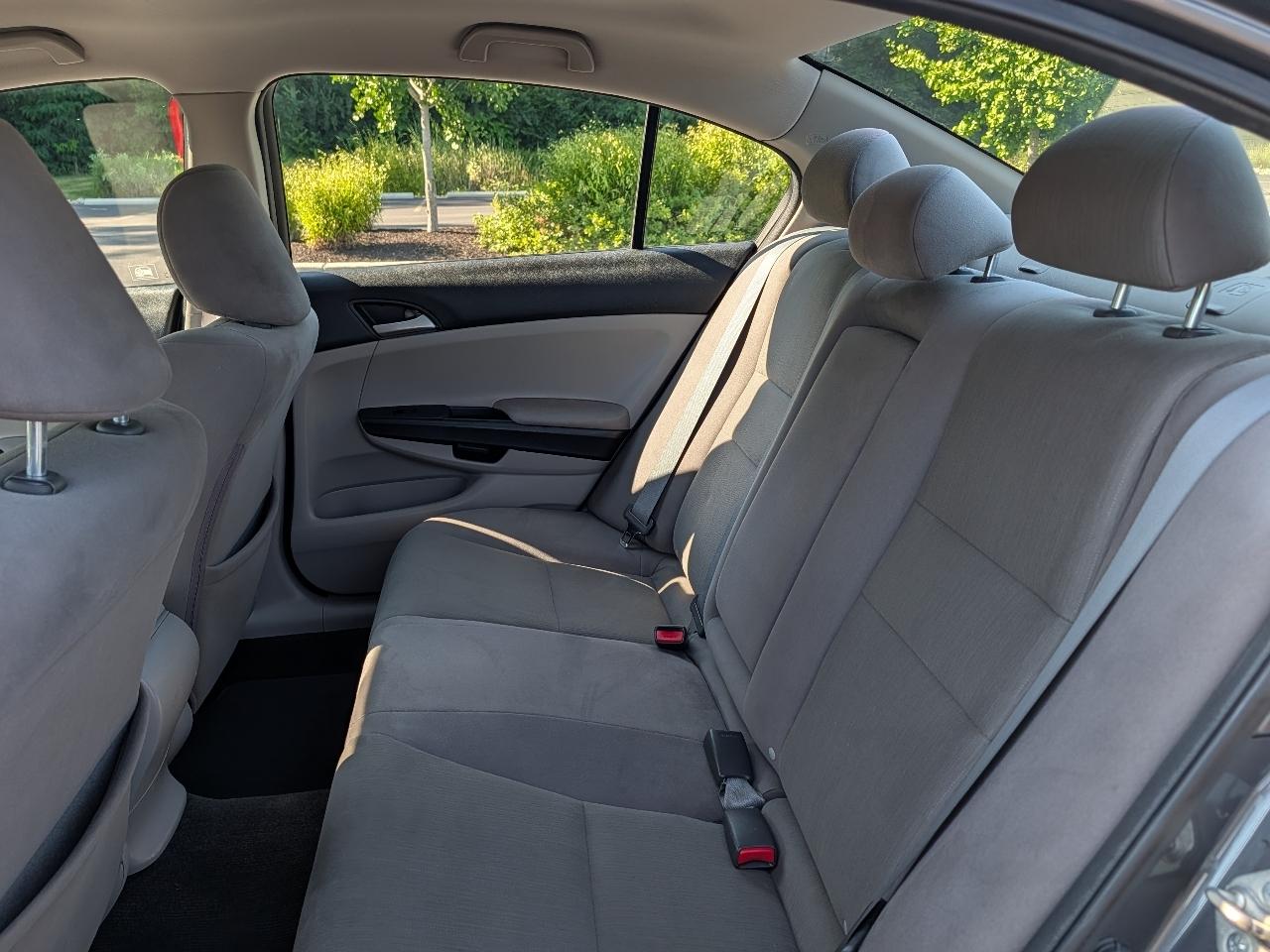 Honda Accord LX sedan AT 2012