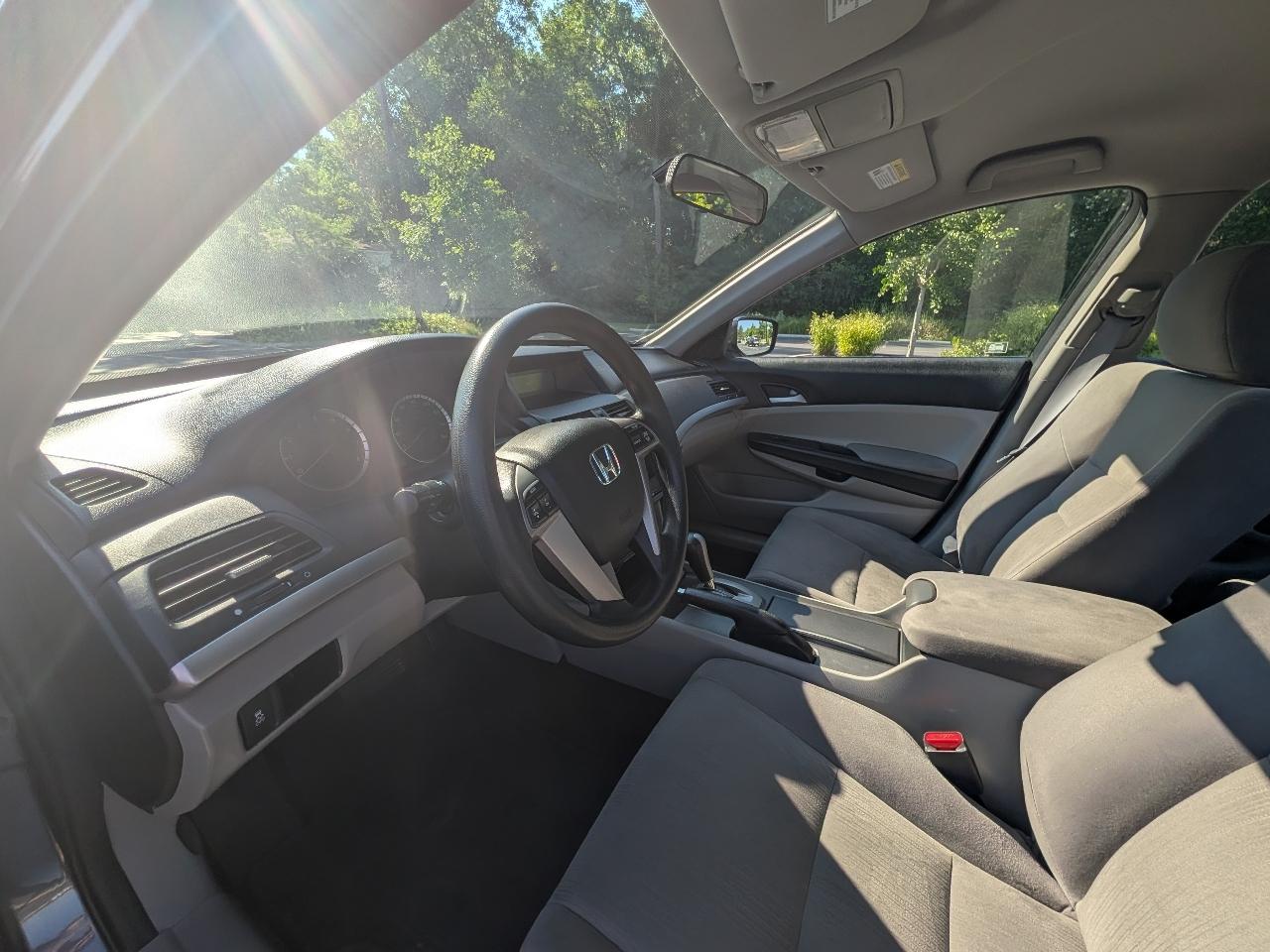 Honda Accord LX sedan AT 2012