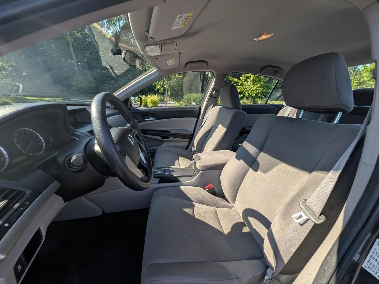 Honda Accord LX sedan AT 2012
