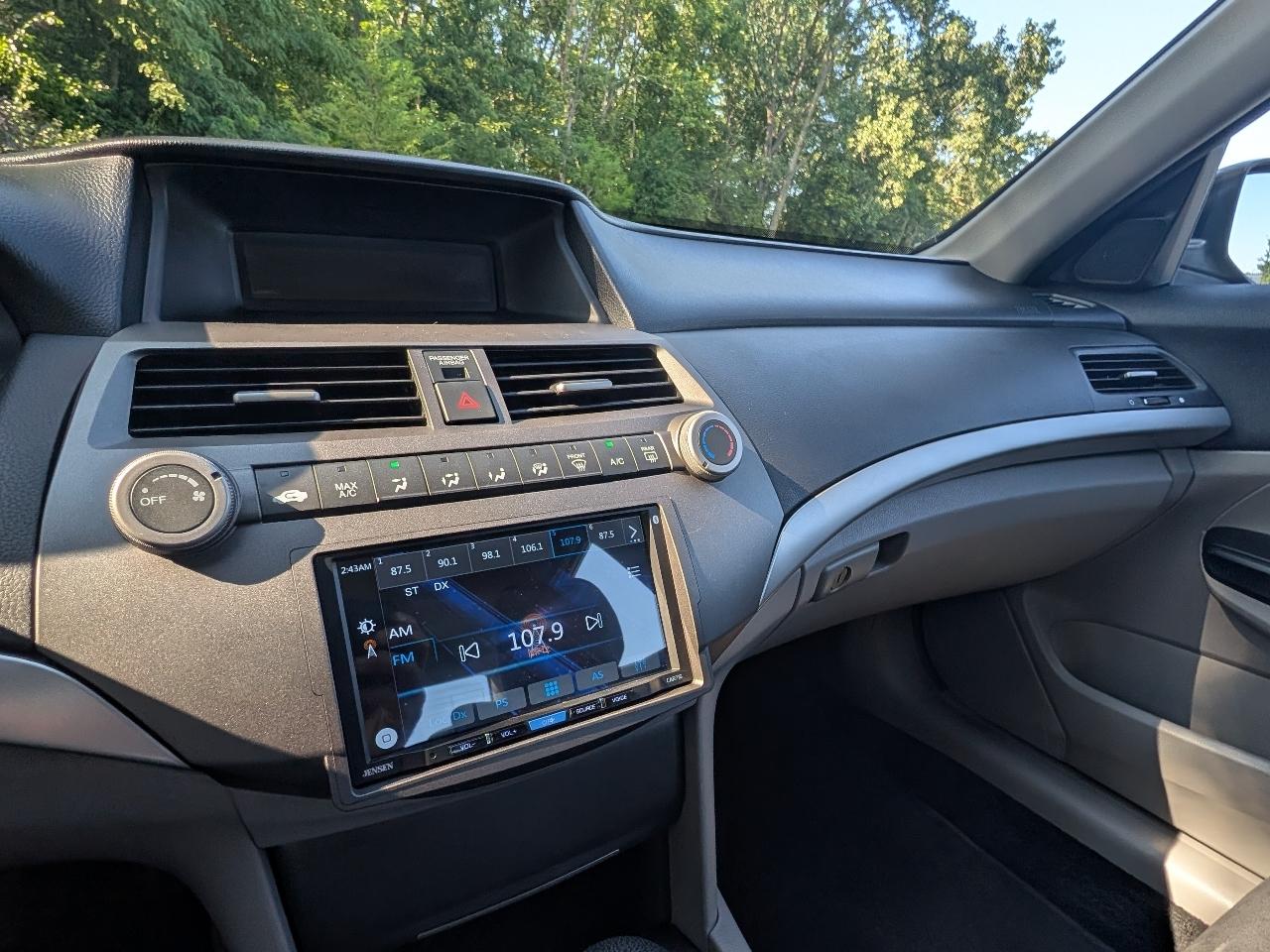 Honda Accord LX sedan AT 2012