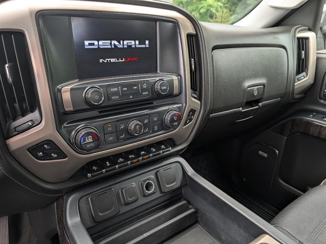 GMC Sierra 1500 Denali Crew Cab Long Box 4WD 2016
