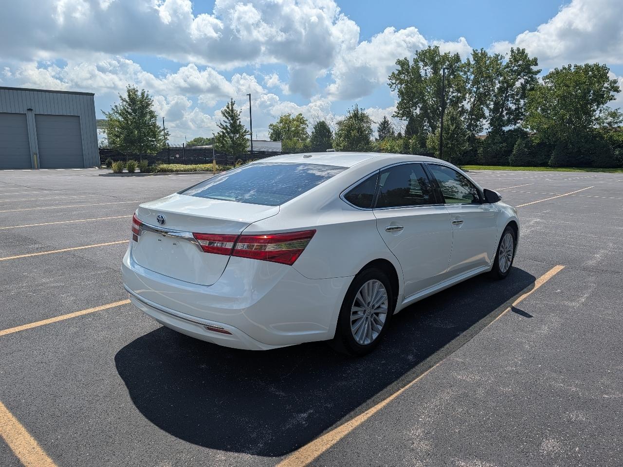 Toyota Avalon Hybrid XLE Premium 2015