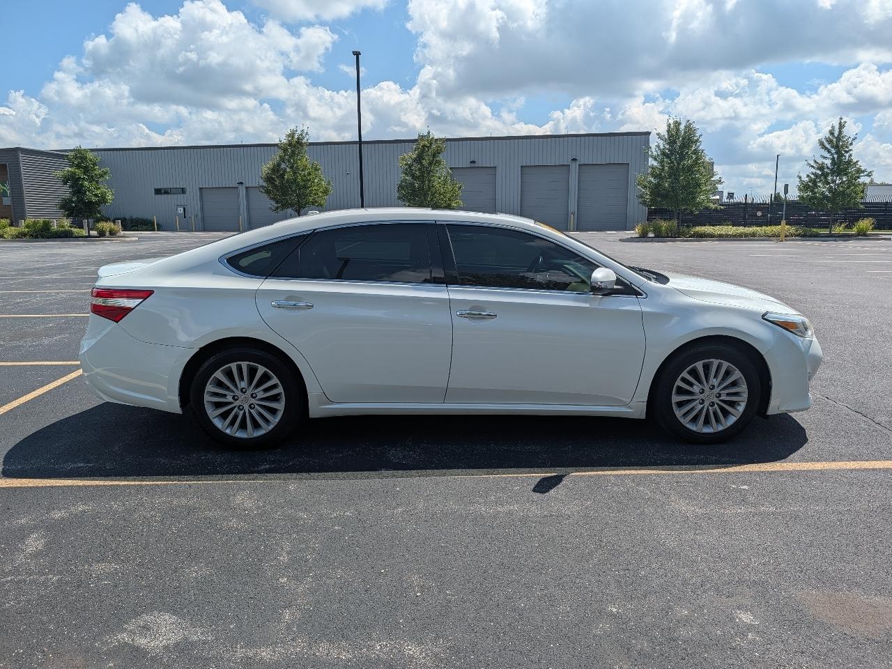 Toyota Avalon Hybrid XLE Premium 2015