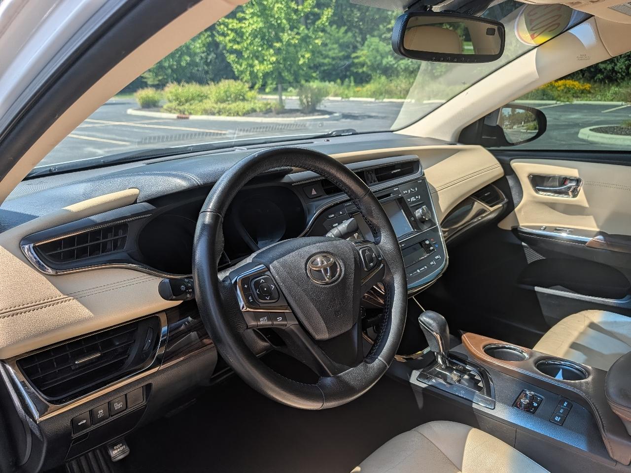 Toyota Avalon Hybrid XLE Premium 2015