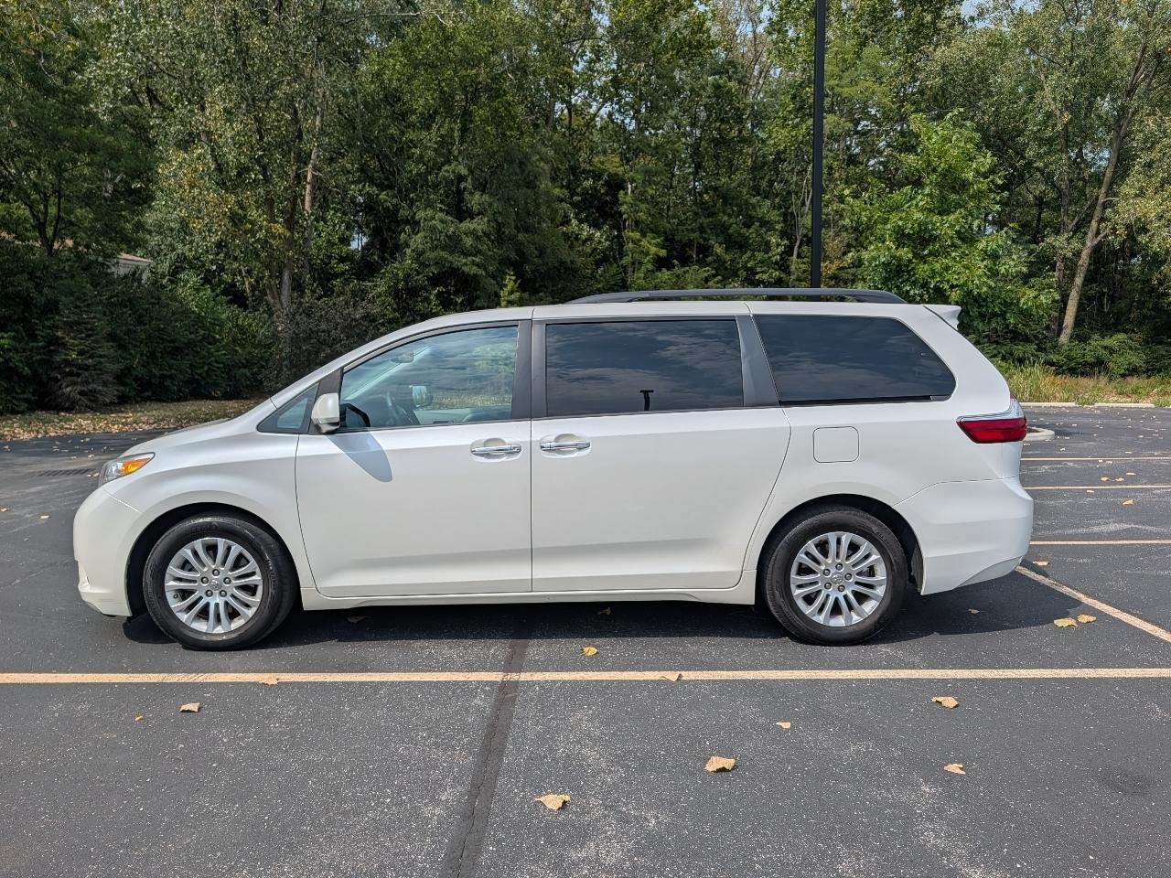 Toyota Sienna XLE FWD 8-Passenger V6 2016