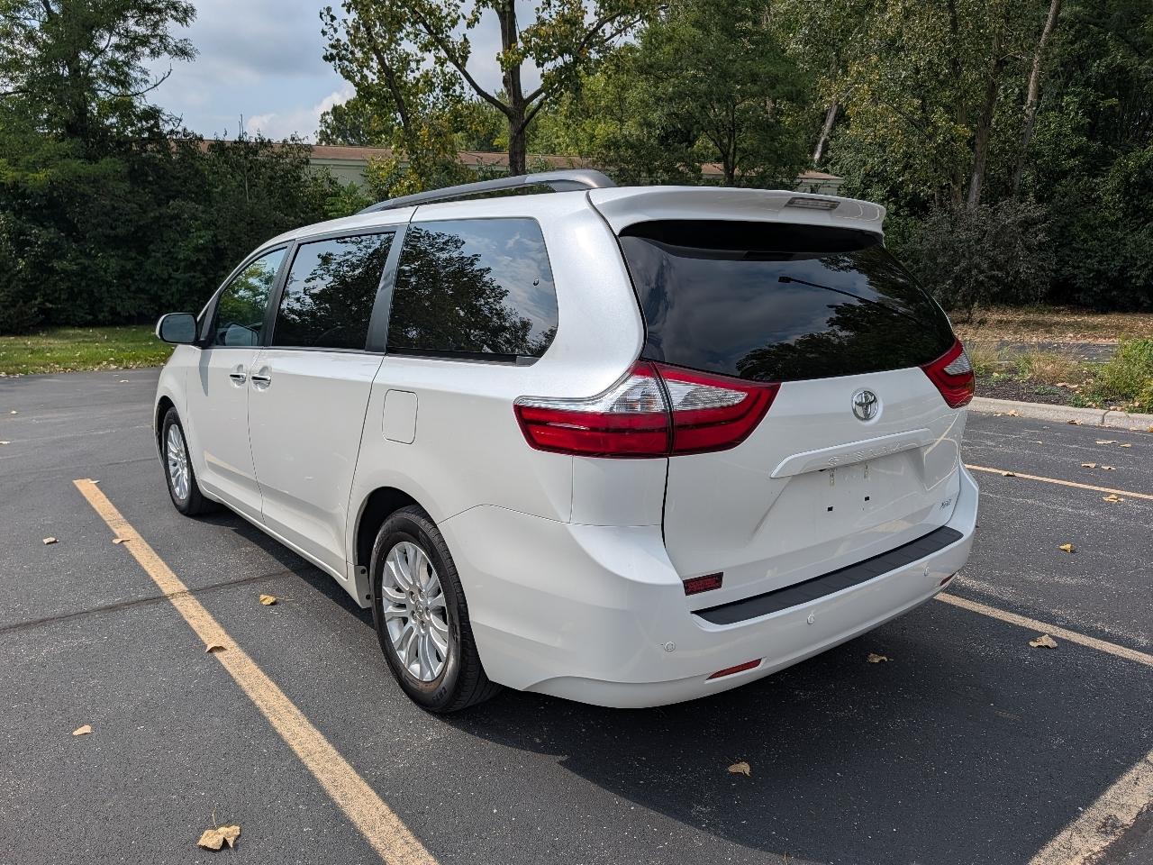 Toyota Sienna XLE FWD 8-Passenger V6 2016