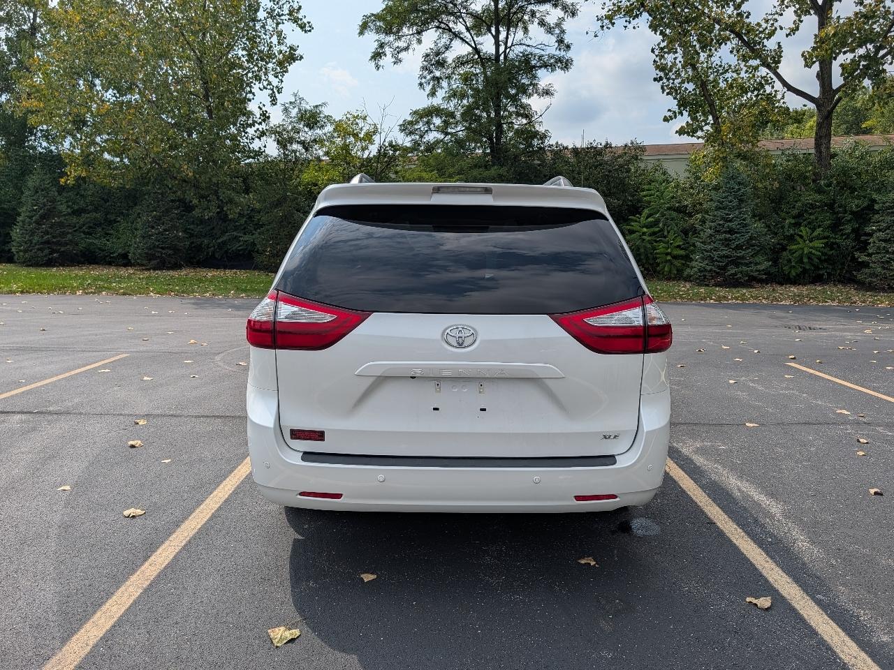 Toyota Sienna XLE FWD 8-Passenger V6 2016