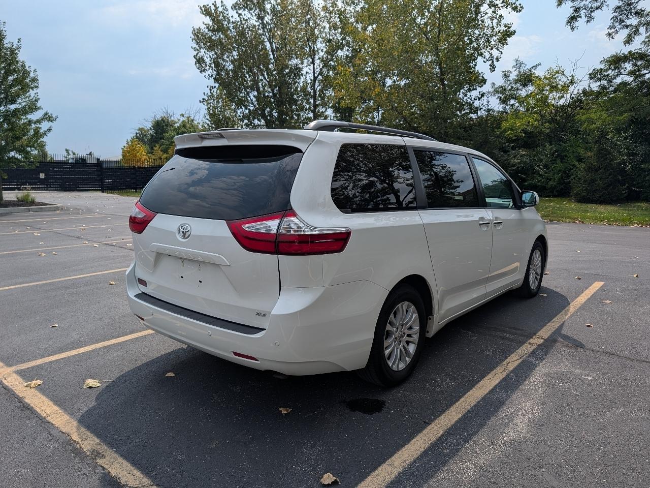 Toyota Sienna XLE FWD 8-Passenger V6 2016