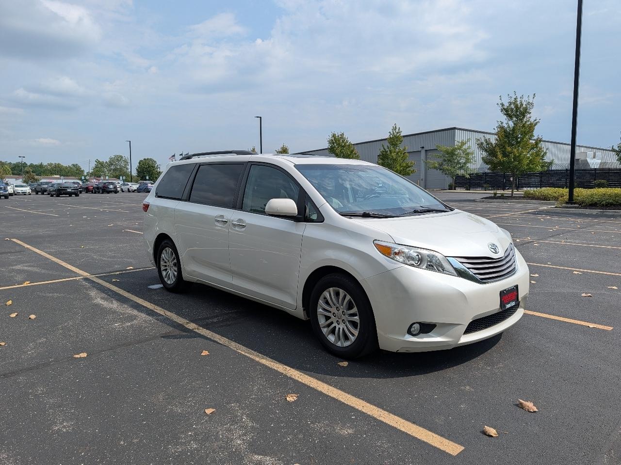 Toyota Sienna XLE FWD 8-Passenger V6 2016