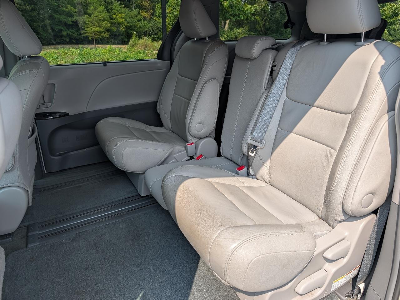 Toyota Sienna XLE FWD 8-Passenger V6 2016
