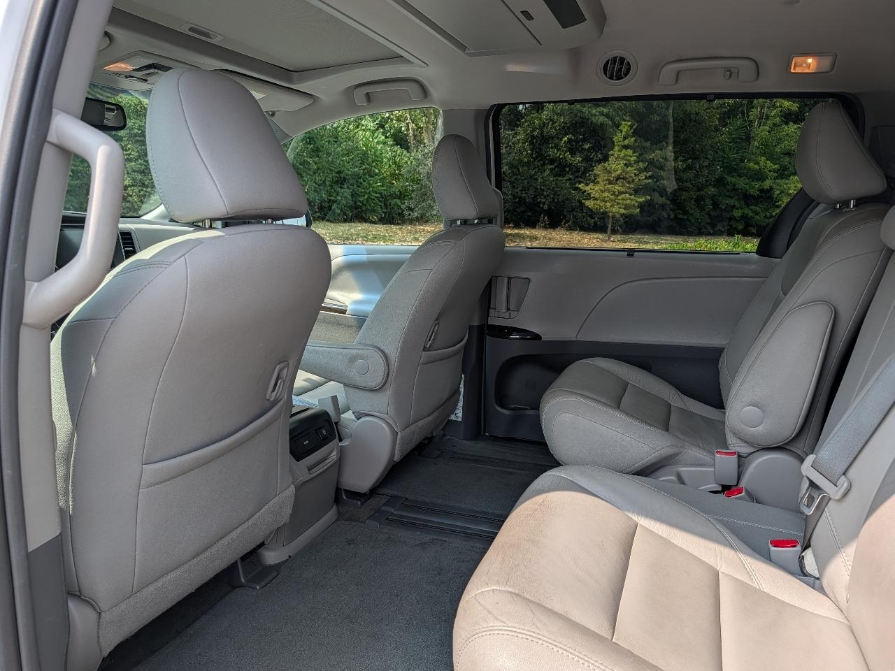 Toyota Sienna XLE FWD 8-Passenger V6 2016