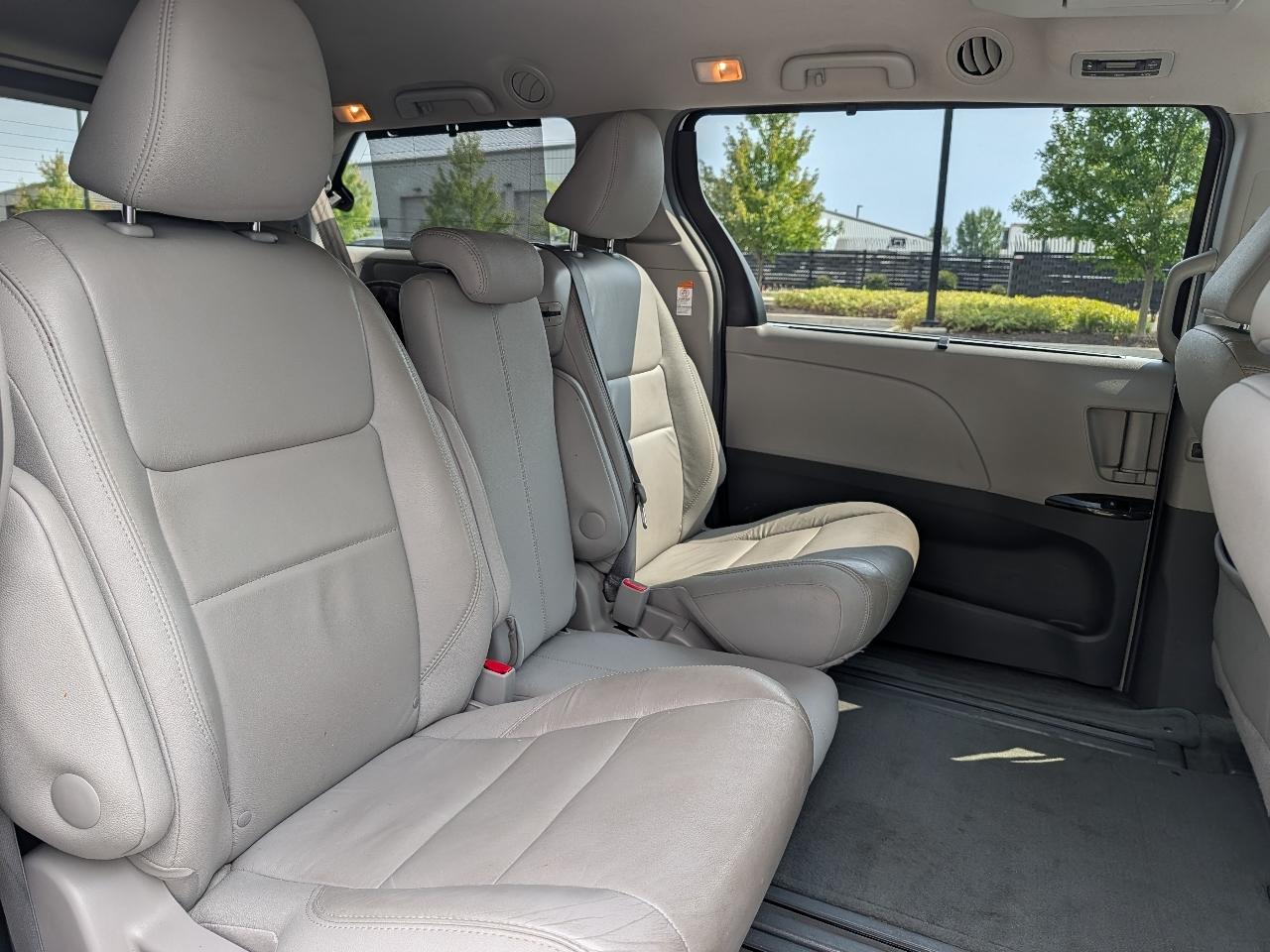 Toyota Sienna XLE FWD 8-Passenger V6 2016