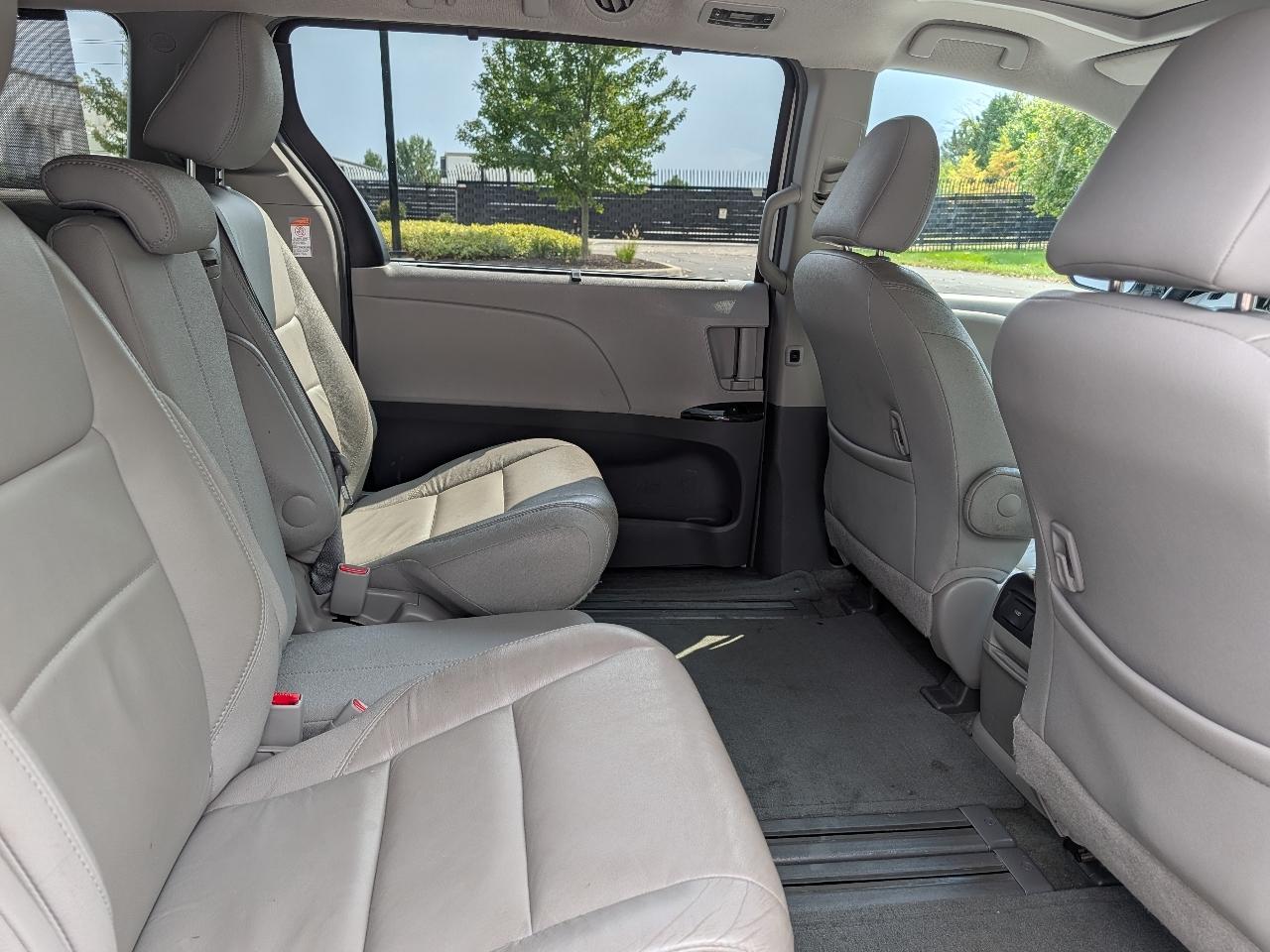 Toyota Sienna XLE FWD 8-Passenger V6 2016