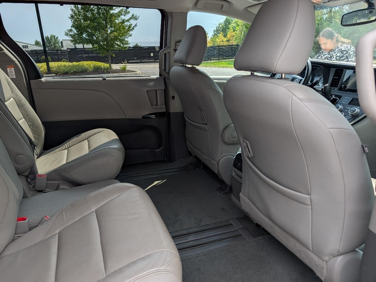 Toyota Sienna XLE FWD 8-Passenger V6 2016