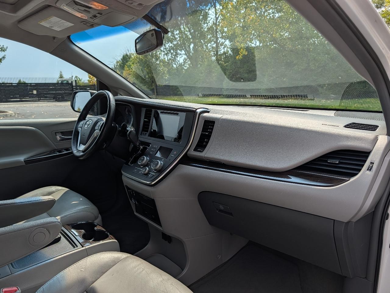 Toyota Sienna XLE FWD 8-Passenger V6 2016