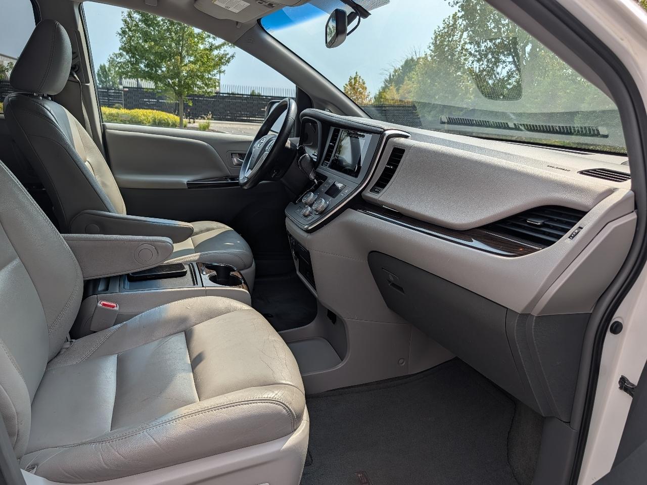 Toyota Sienna XLE FWD 8-Passenger V6 2016