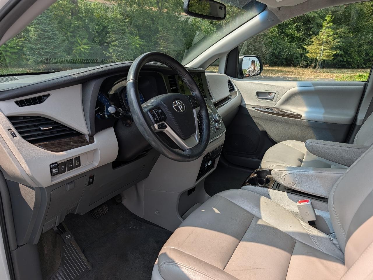 Toyota Sienna XLE FWD 8-Passenger V6 2016