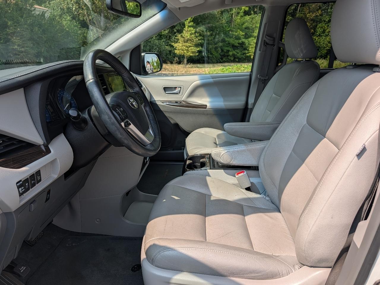 Toyota Sienna XLE FWD 8-Passenger V6 2016