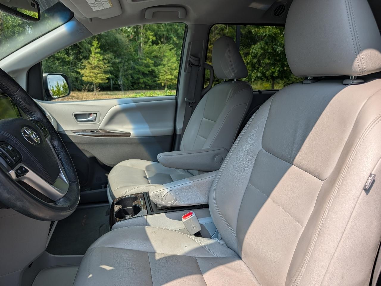 Toyota Sienna XLE FWD 8-Passenger V6 2016