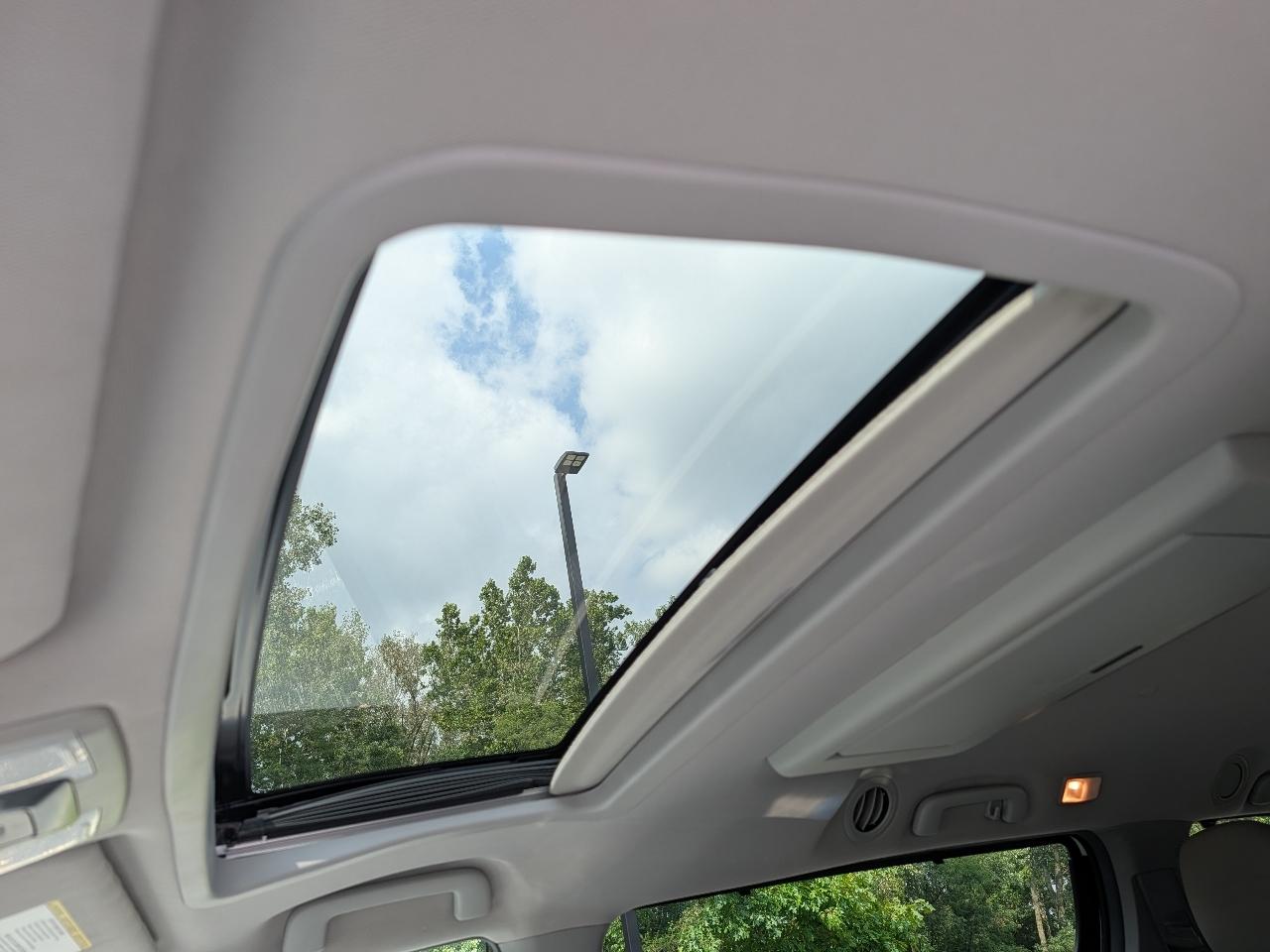 Toyota Sienna XLE FWD 8-Passenger V6 2016