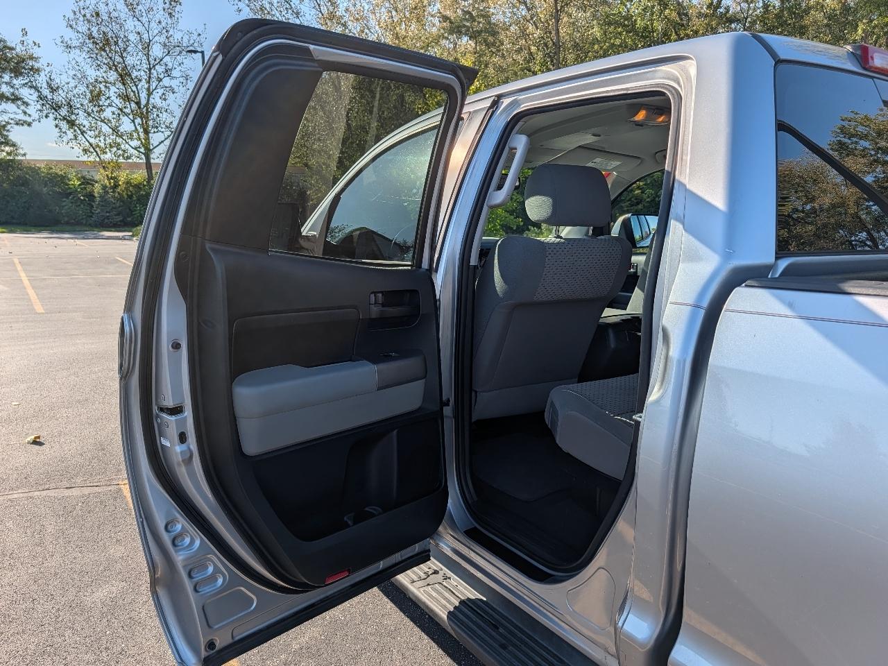 Toyota Tundra SR5 V8 4WD 2012