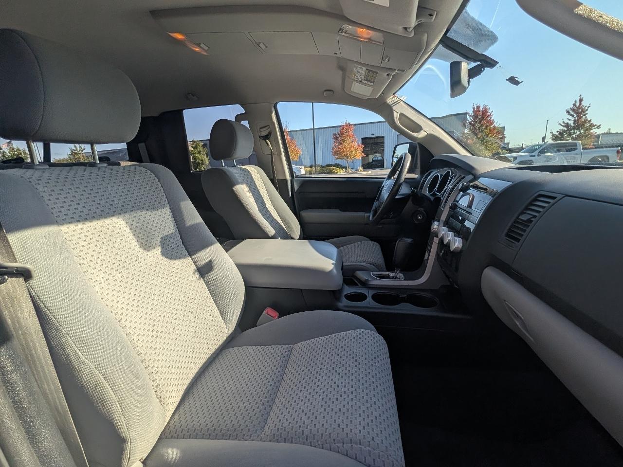 Toyota Tundra SR5 V8 4WD 2012
