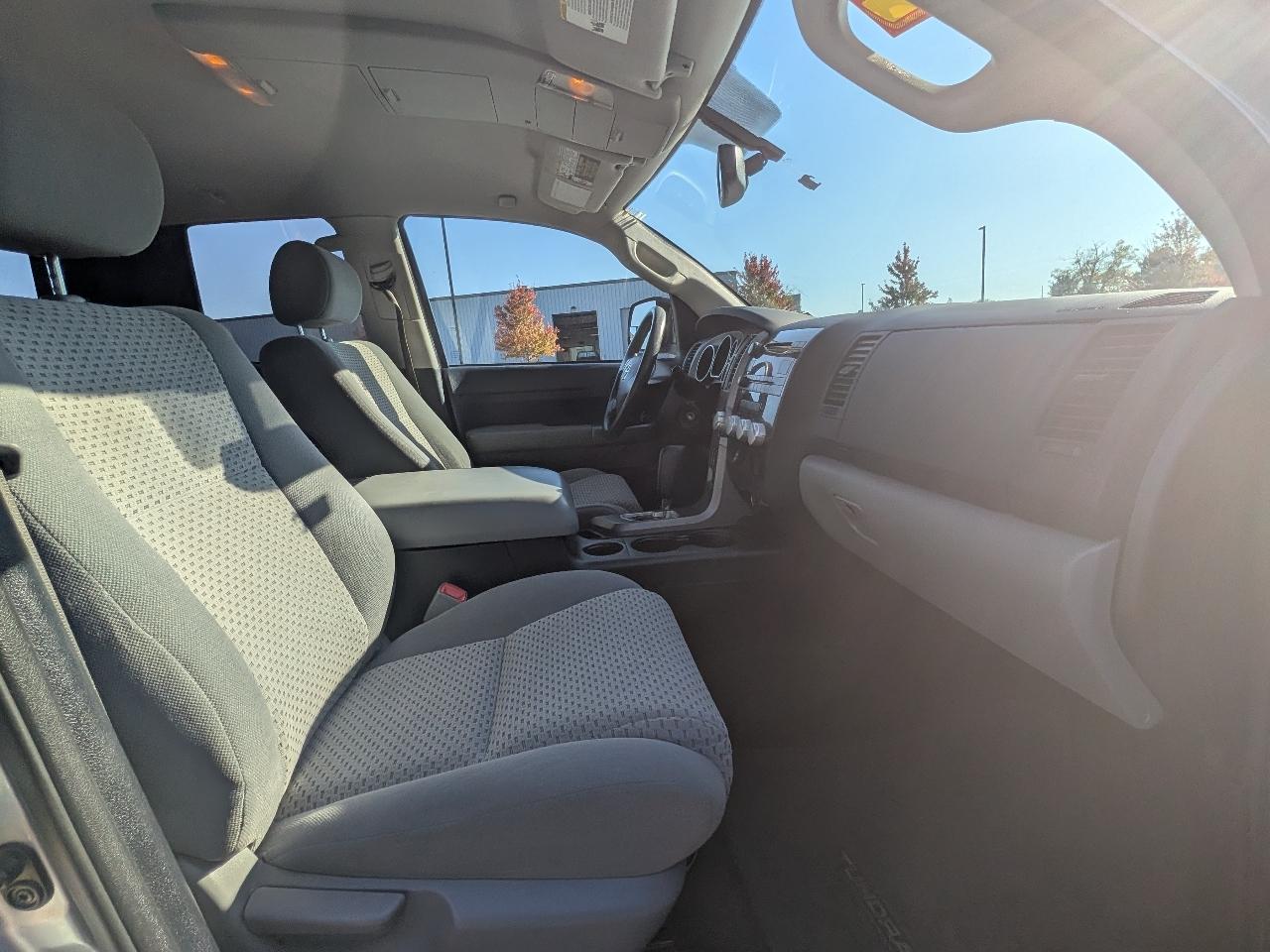 Toyota Tundra SR5 V8 4WD 2012
