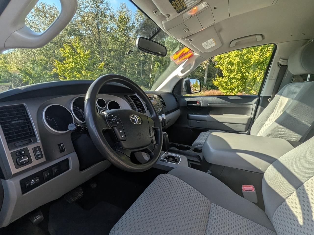 Toyota Tundra SR5 V8 4WD 2012