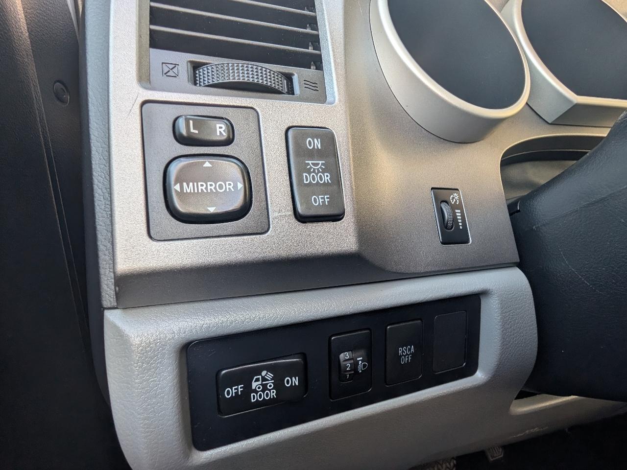 Toyota Tundra SR5 V8 4WD 2012