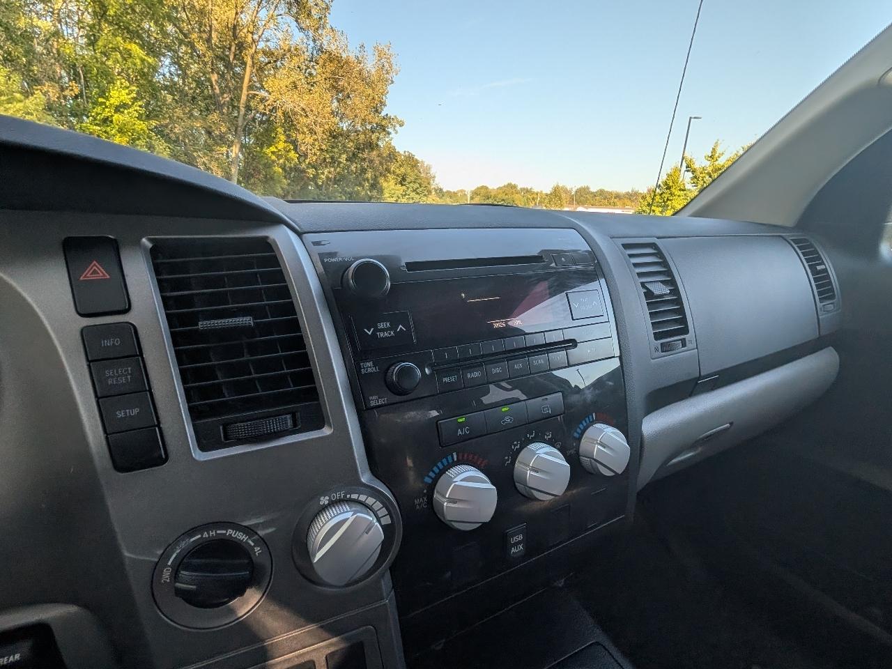 Toyota Tundra SR5 V8 4WD 2012