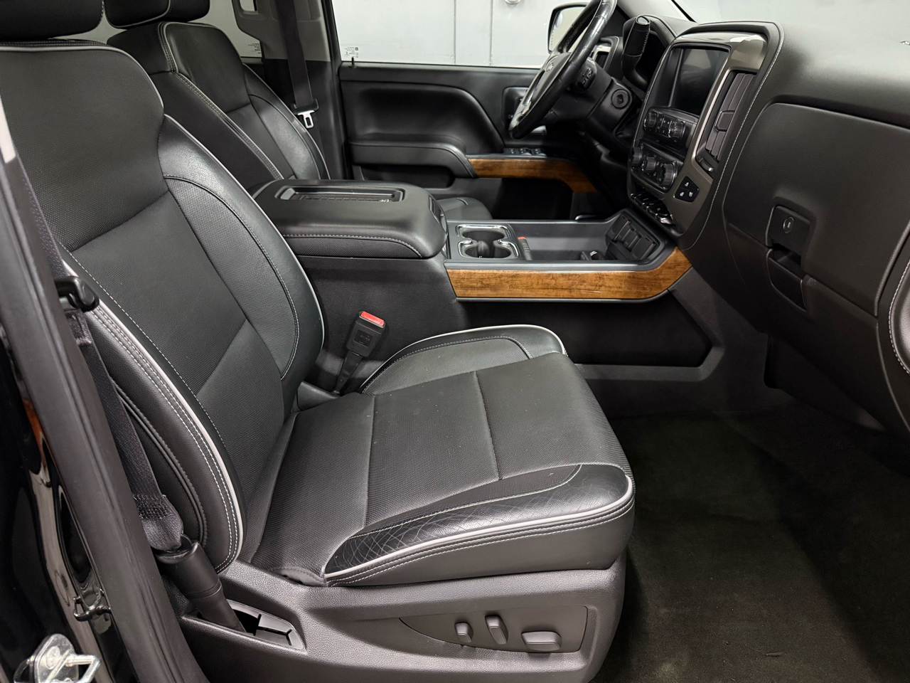 Chevrolet Silverado 1500 High Country Crew Cab Short Box 4WD 2017