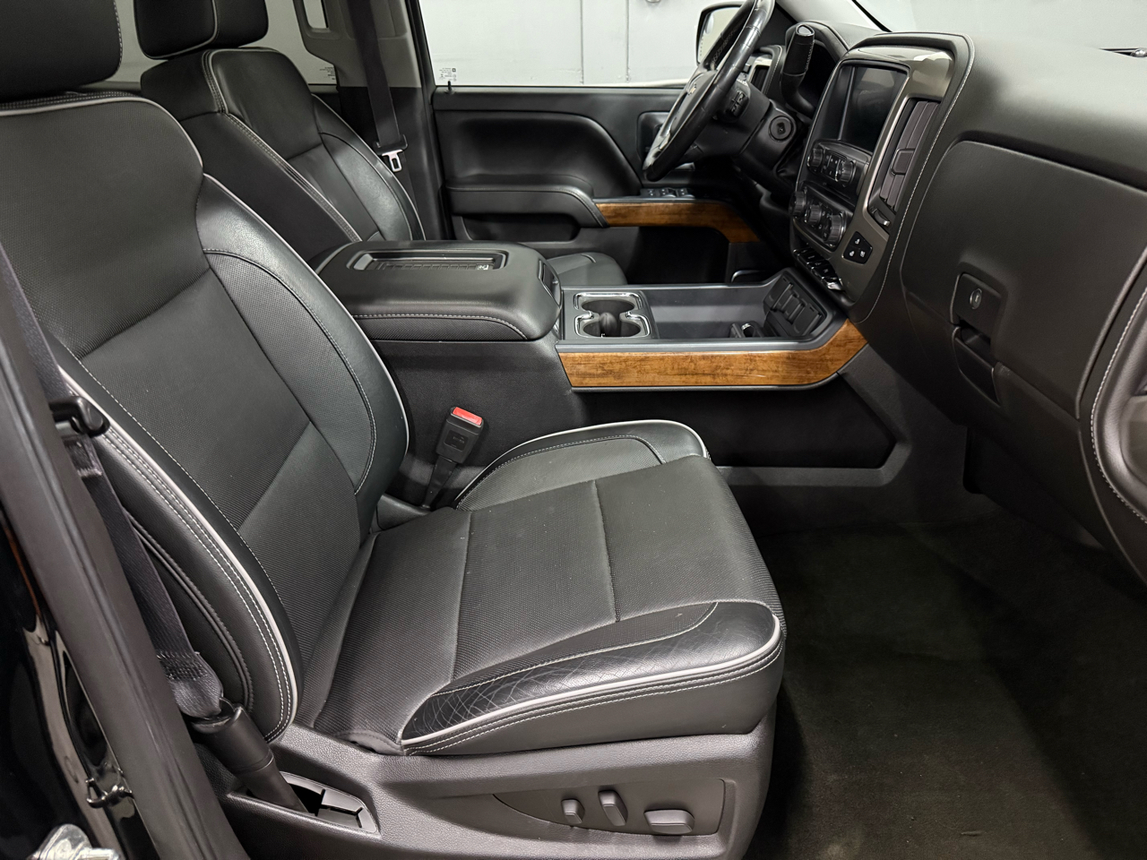 Chevrolet Silverado 1500 High Country Crew Cab Short Box 4WD 2017