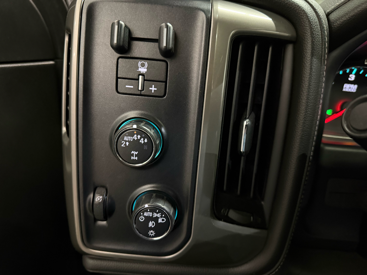 Chevrolet Silverado 1500 High Country Crew Cab Short Box 4WD 2017