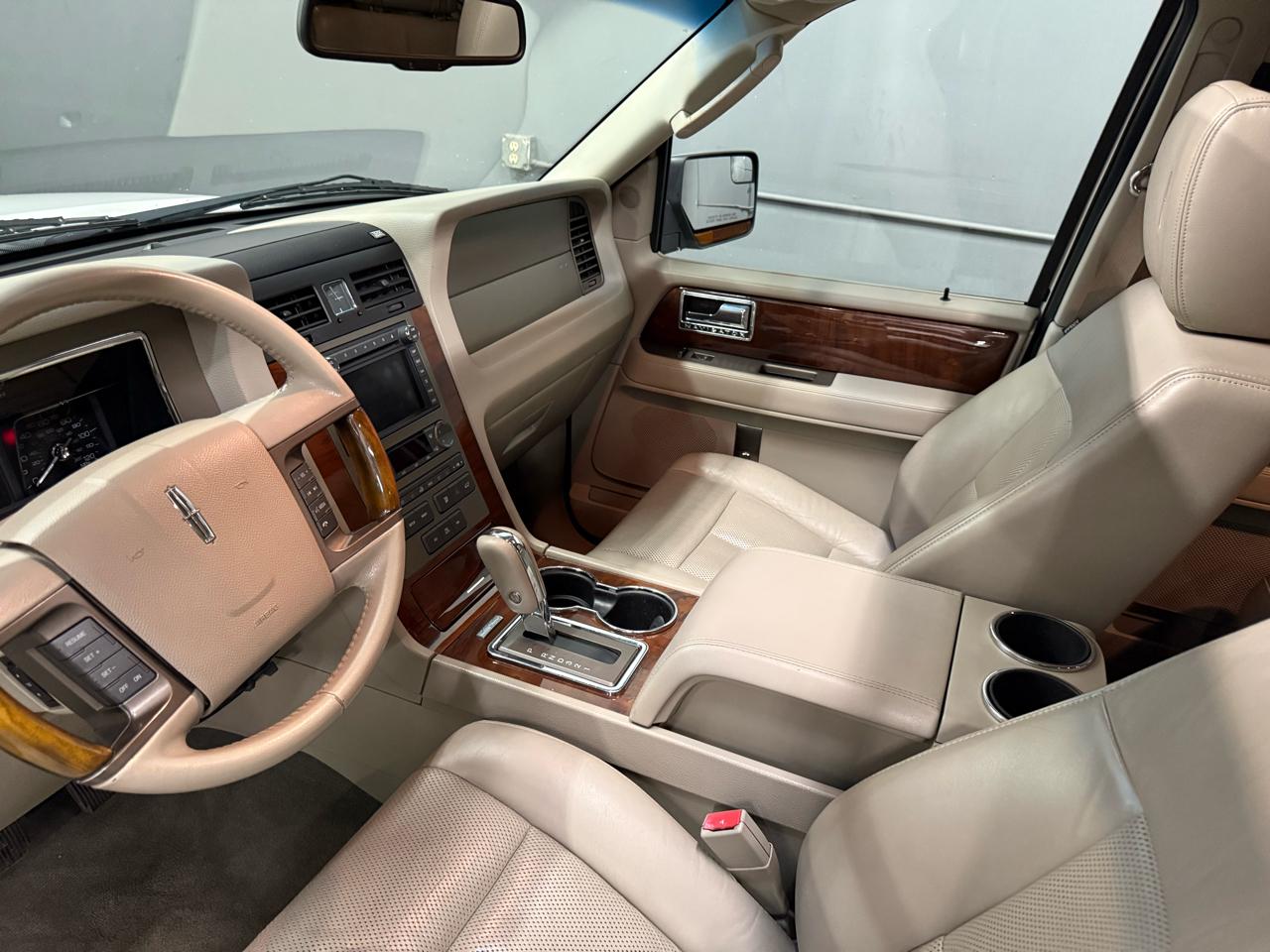 Lincoln Navigator 4WD 2012