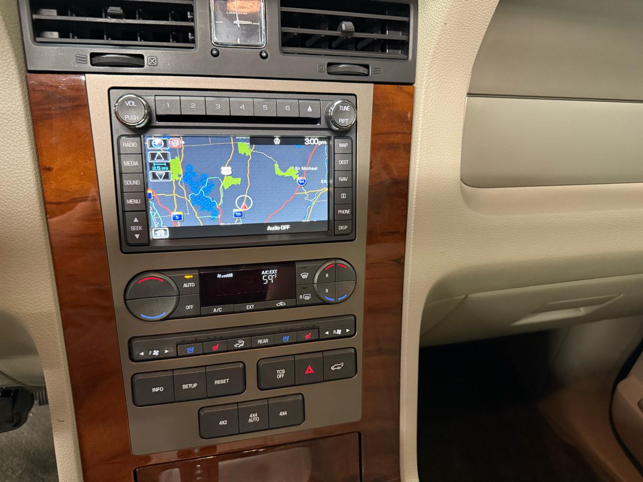 Lincoln Navigator 4WD 2012