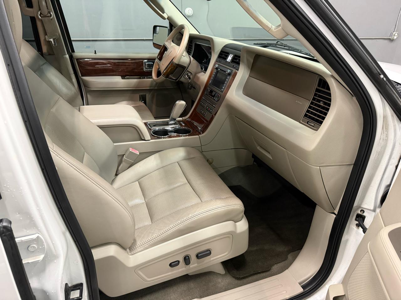 Lincoln Navigator 4WD 2012