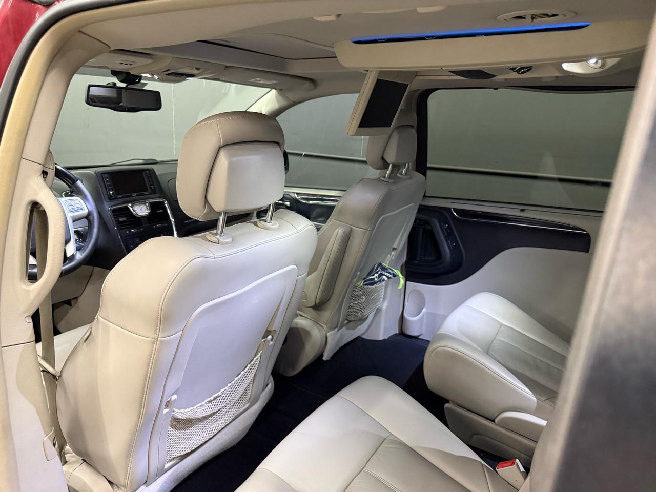 Chrysler Town & Country Limited Platinum 2015
