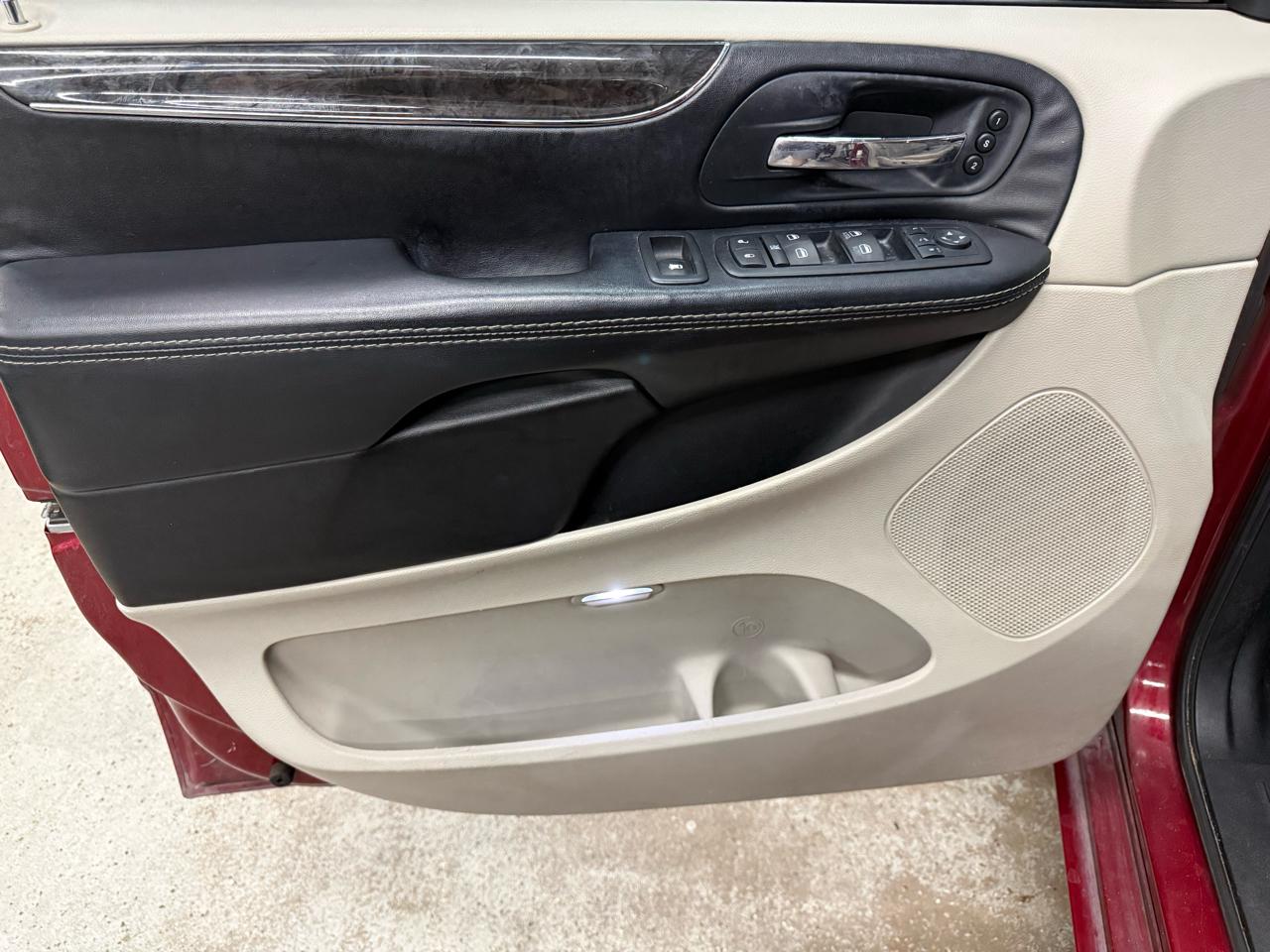 Chrysler Town & Country Limited Platinum 2015