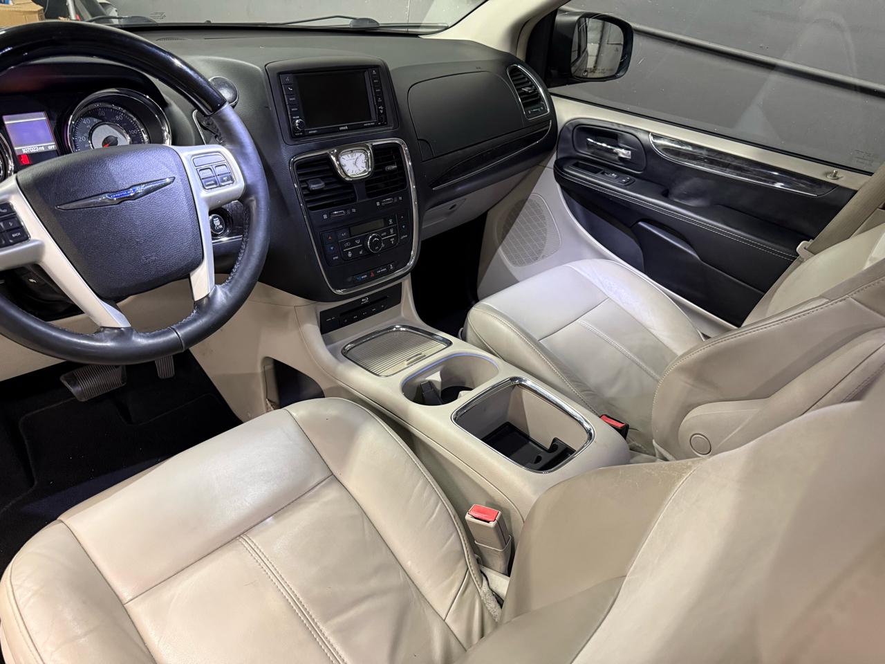 Chrysler Town & Country Limited Platinum 2015
