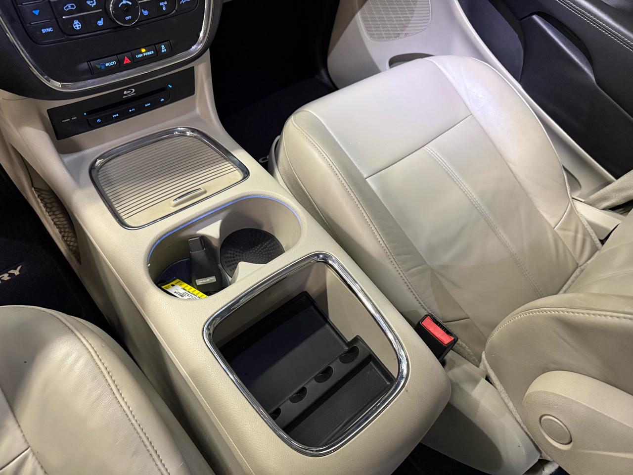 Chrysler Town & Country Limited Platinum 2015