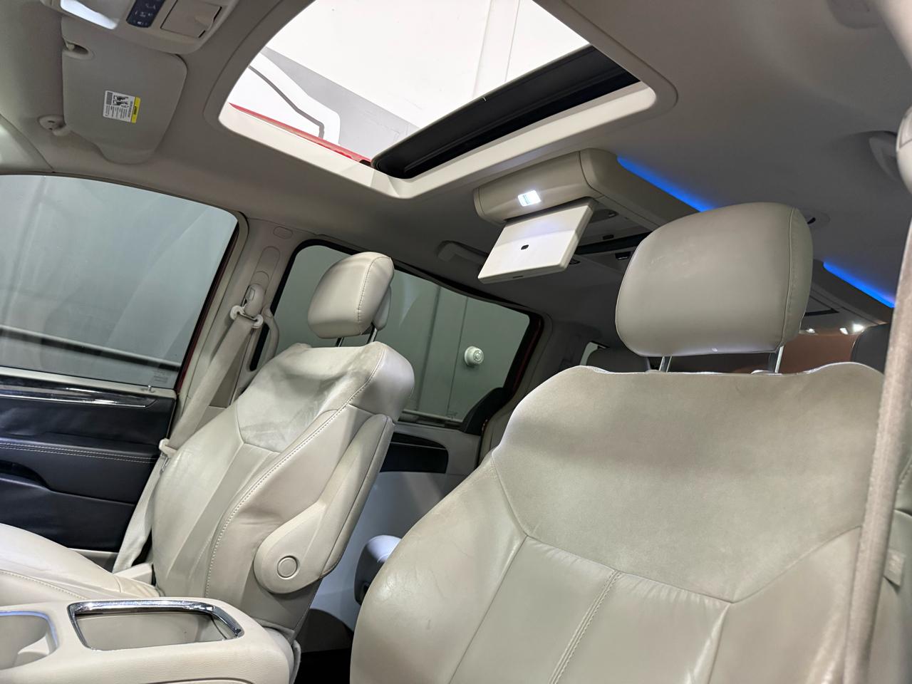 Chrysler Town & Country Limited Platinum 2015