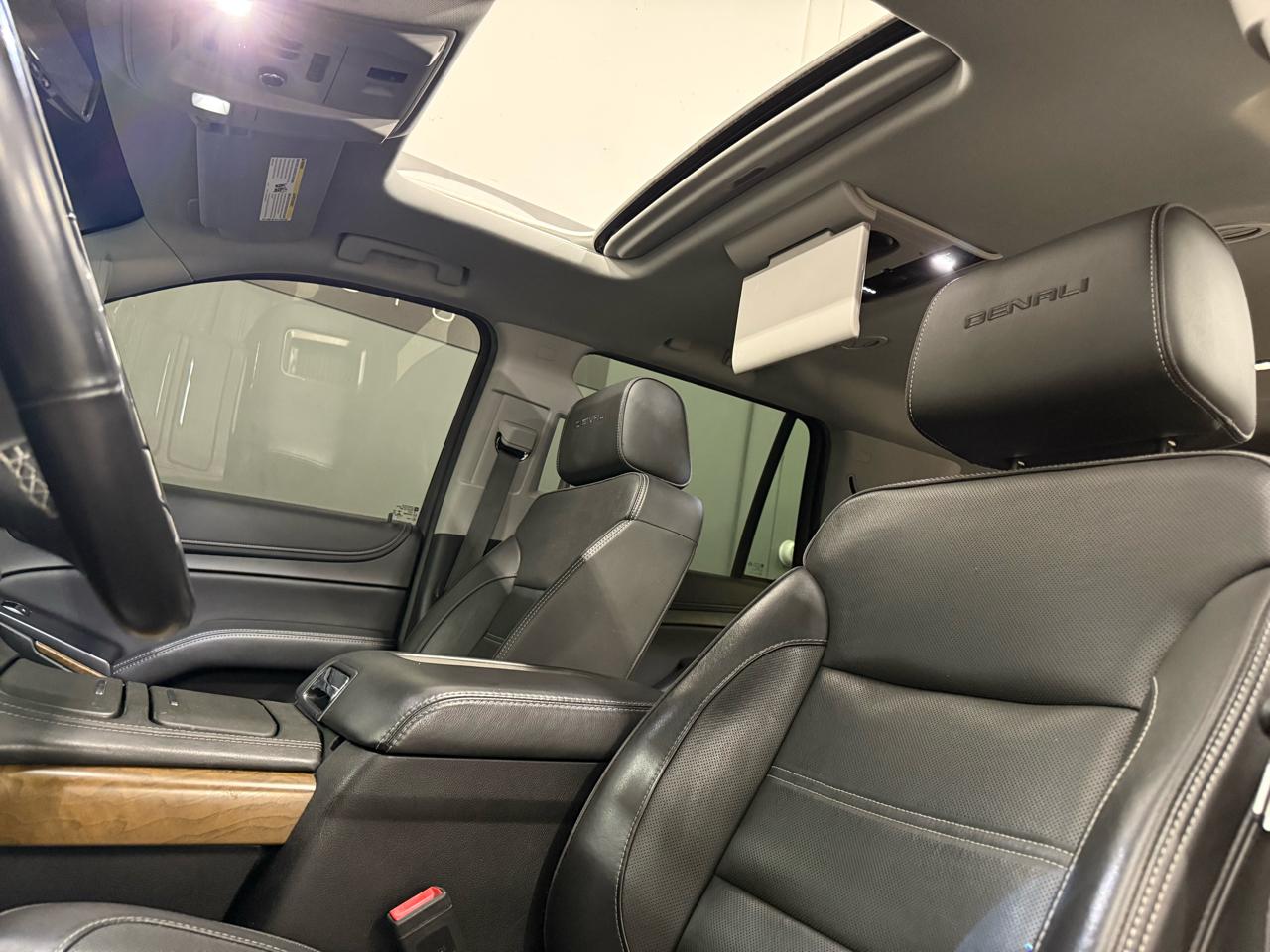 GMC Yukon Denali 4WD 2019