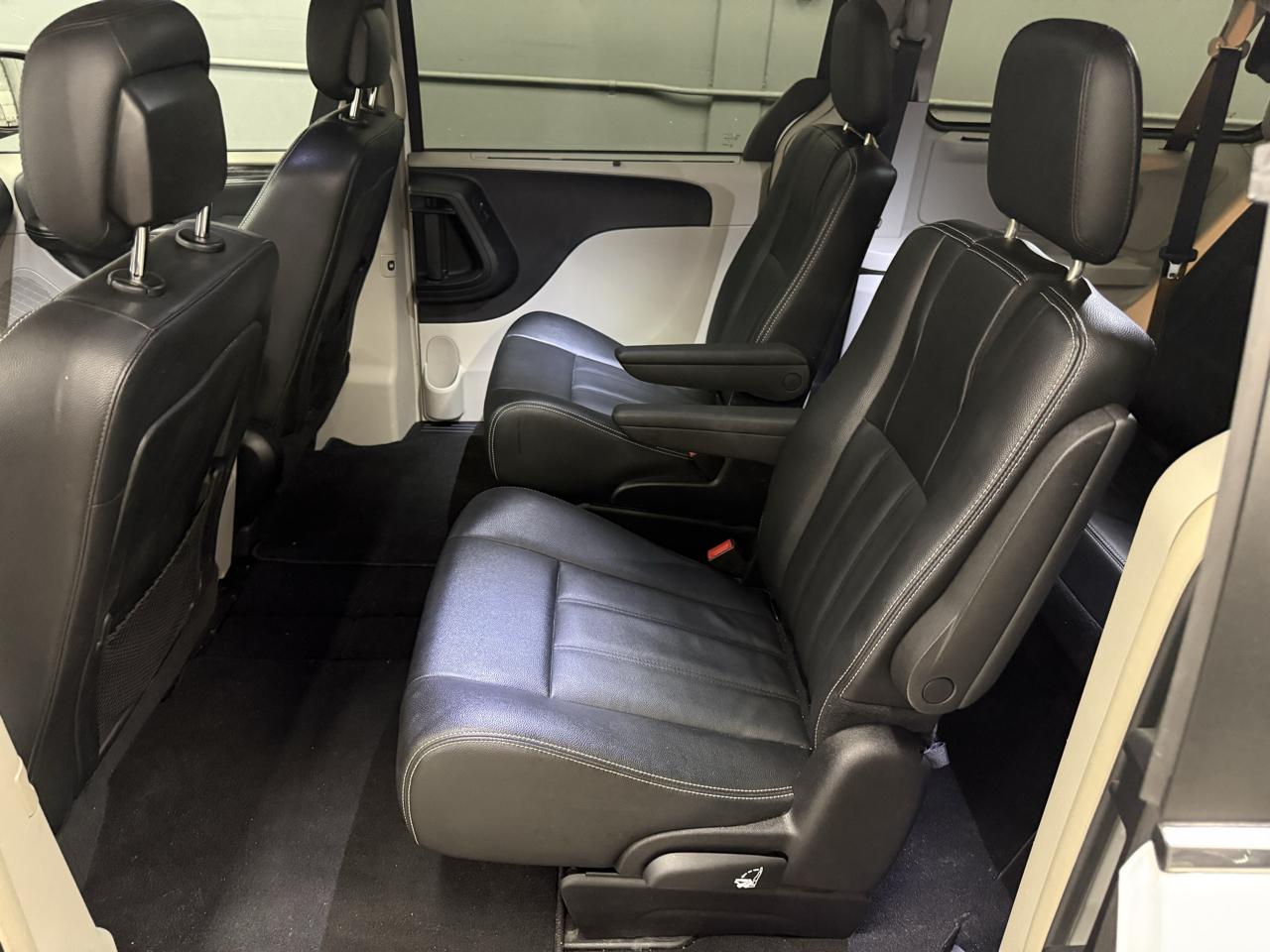 Chrysler Town & Country Touring L 2016