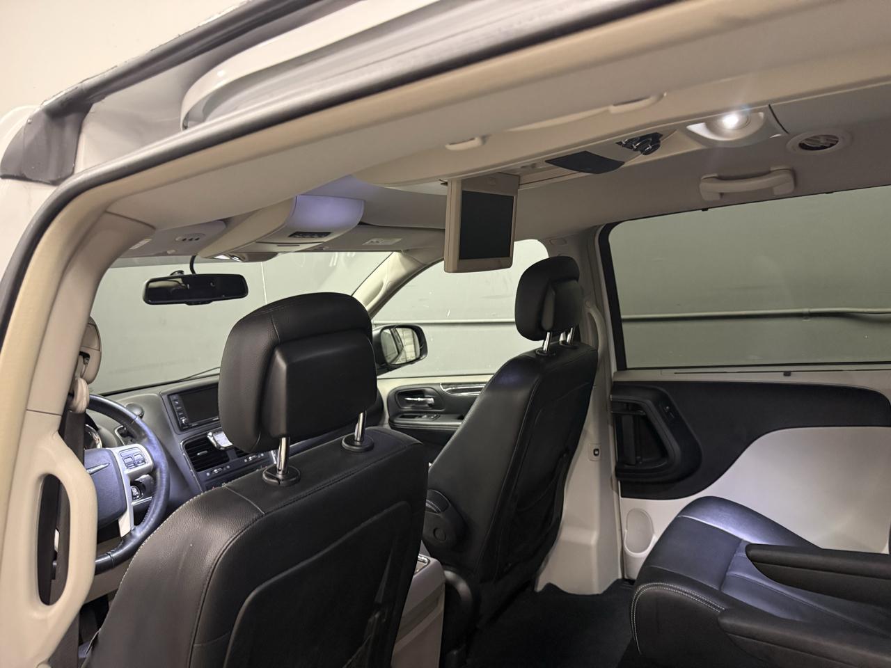 Chrysler Town & Country Touring L 2016