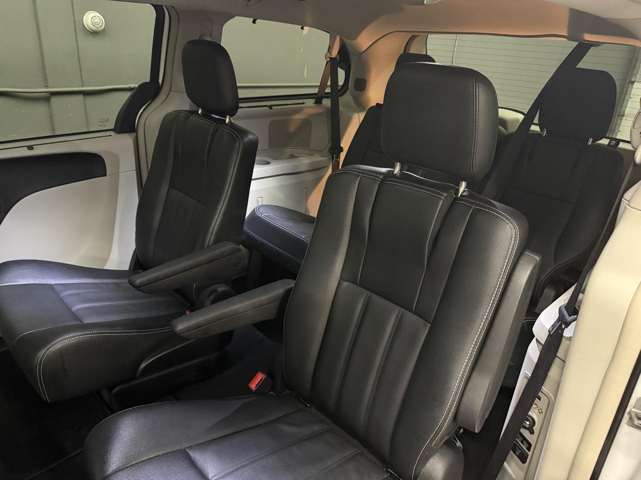 Chrysler Town & Country Touring L 2016